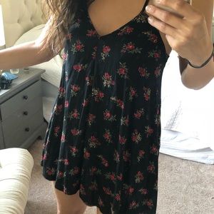 SOLD! 💋3 = $12 Brandy Melville Rose Flower Dress